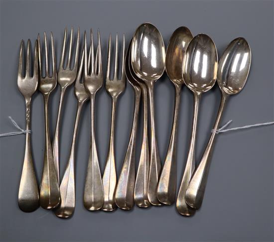 A set of six Victorian silver Old English and Rat-tail pattern dessert spoons and six matching forks, 17oz